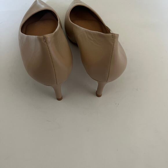 Antonio Melani Women's 9 Nude Leather Pointed Toe Stiletto Heel Pump Career Shoe - Picture 7 of 8